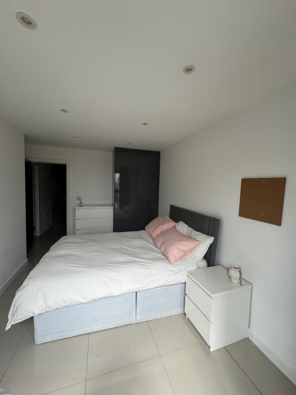 Flat St. Anne's Row in Greater London