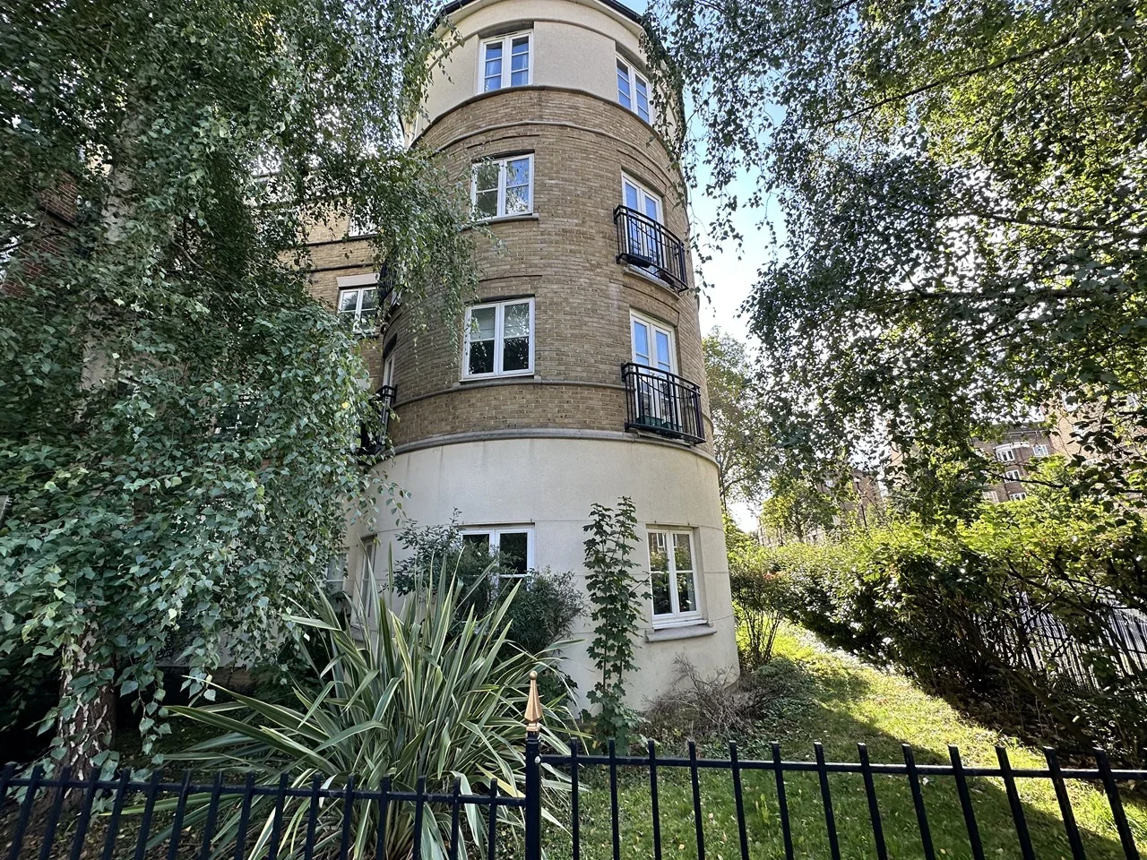 Room Herbert Mews in Greater London