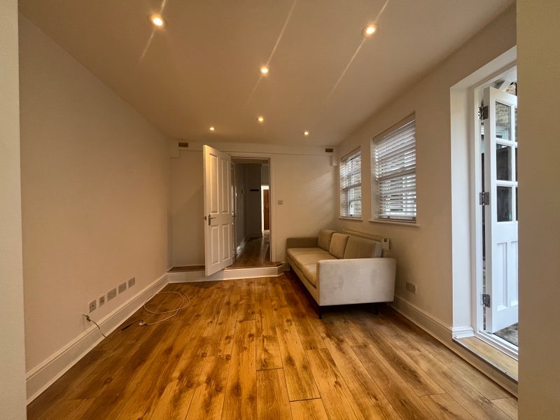 Flat East End Road in Greater London