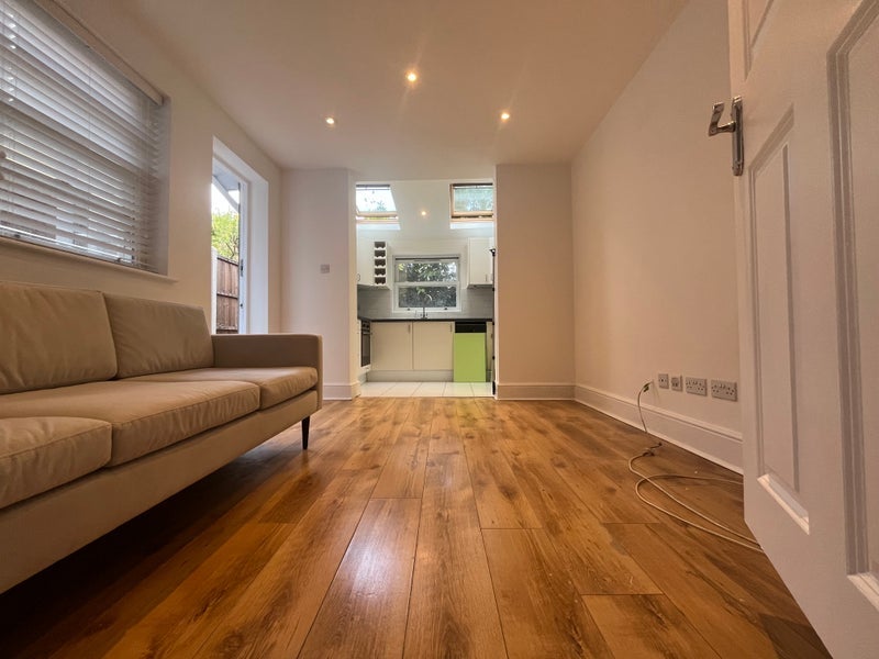 Flat East End Road in Greater London