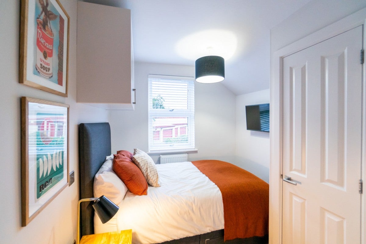 Room Swansea Road in Reading