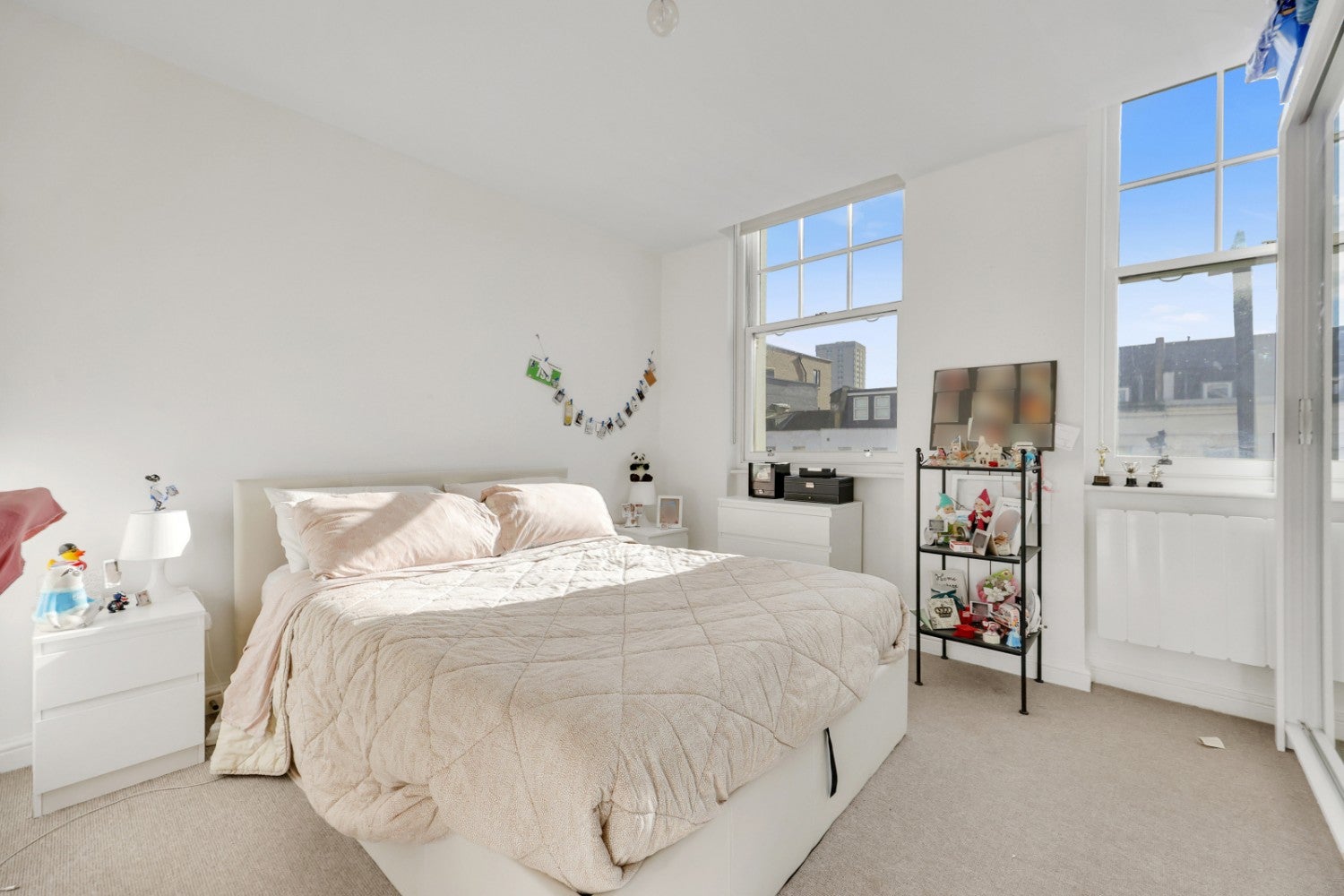 Flat Commercial Road in Greater London