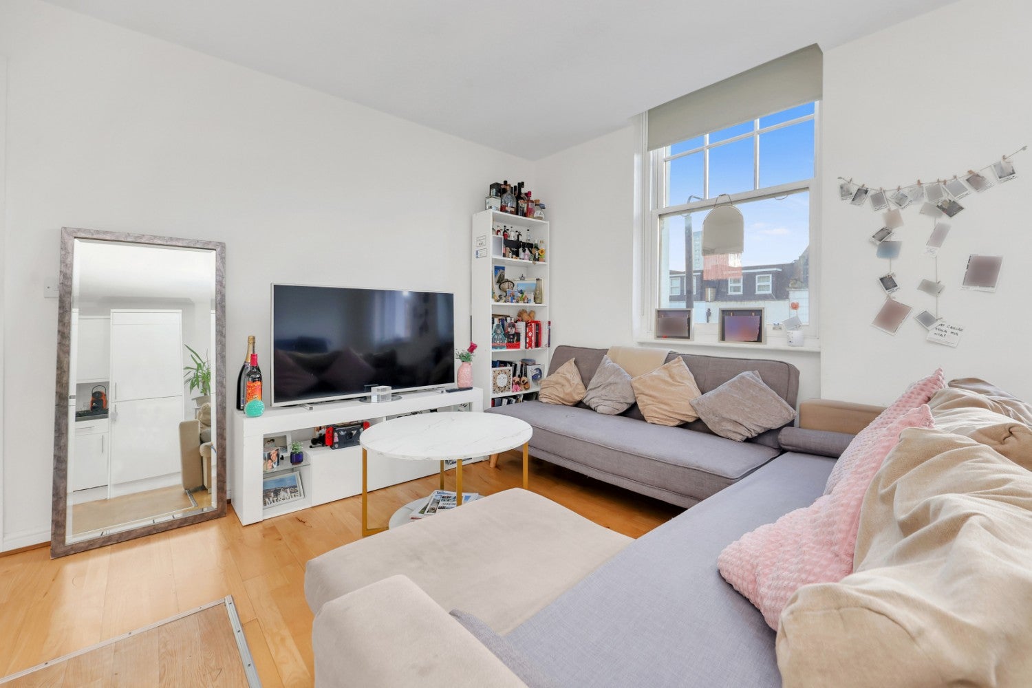 Flat Commercial Road in Greater London