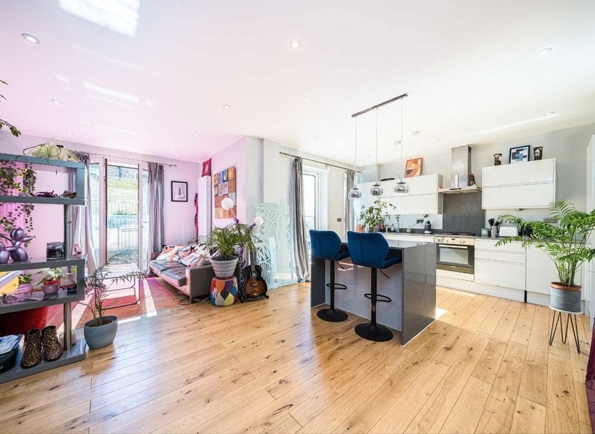 Flat East Dulwich Grove in Greater London