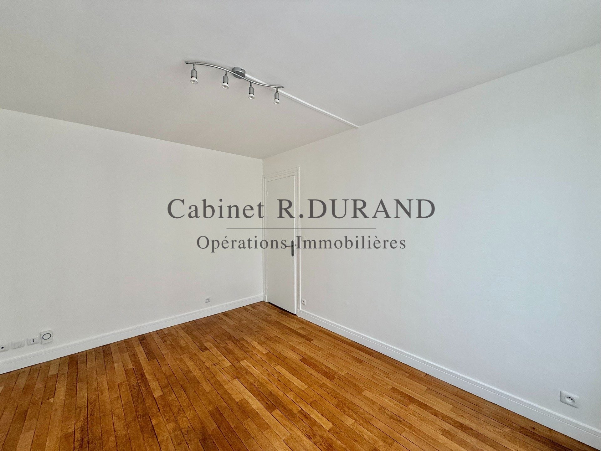 Chambre Rue Adolphe Guyot à Bois-Colombes