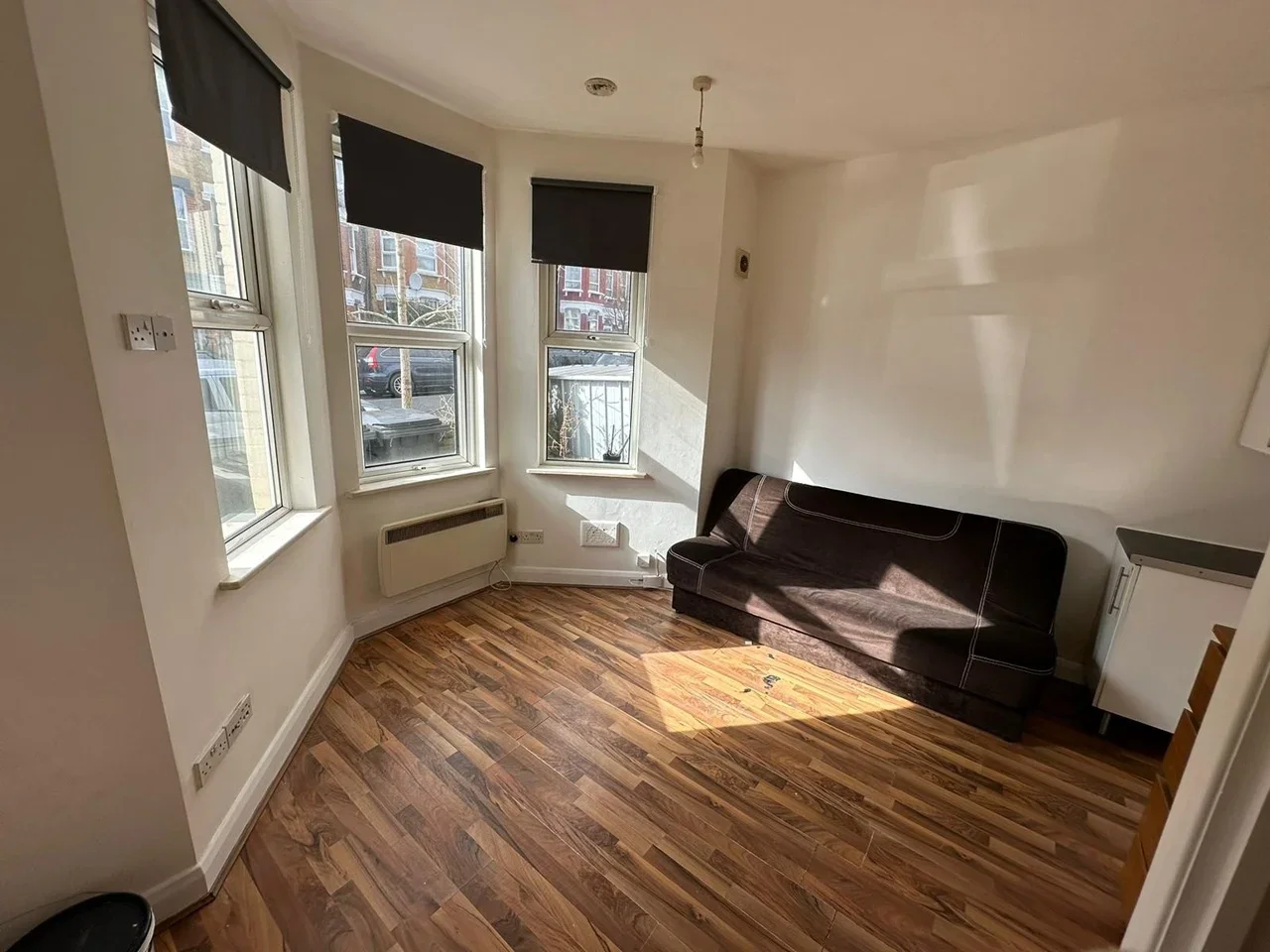 Room Downhills Park Road in Greater London