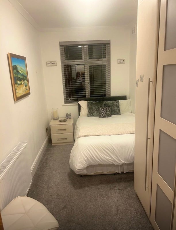 Room Dawlish Avenue in Greater London