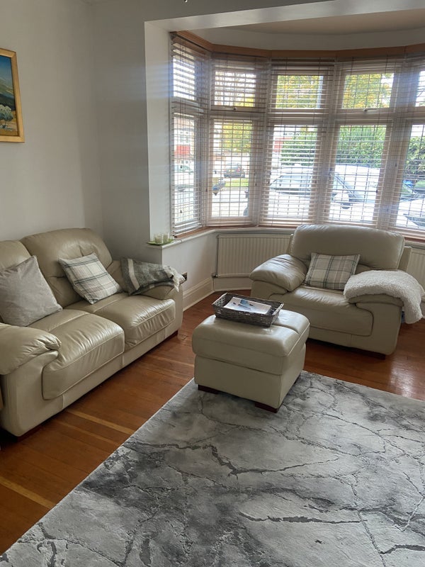 Room Dawlish Avenue in Greater London