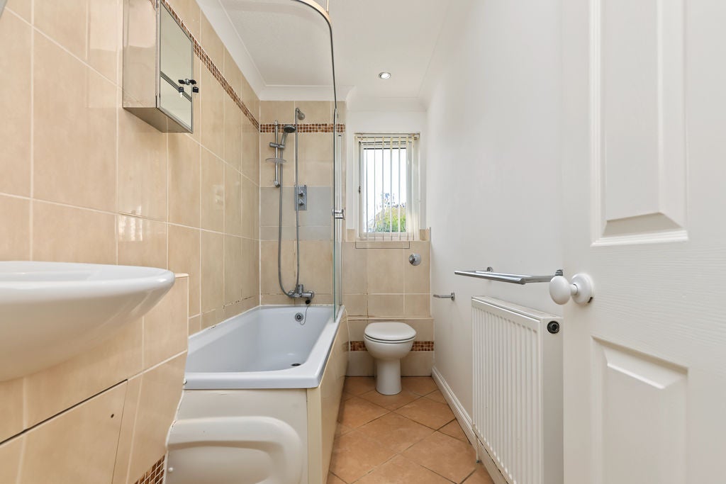 Flat Buckland Court in Cherwell District