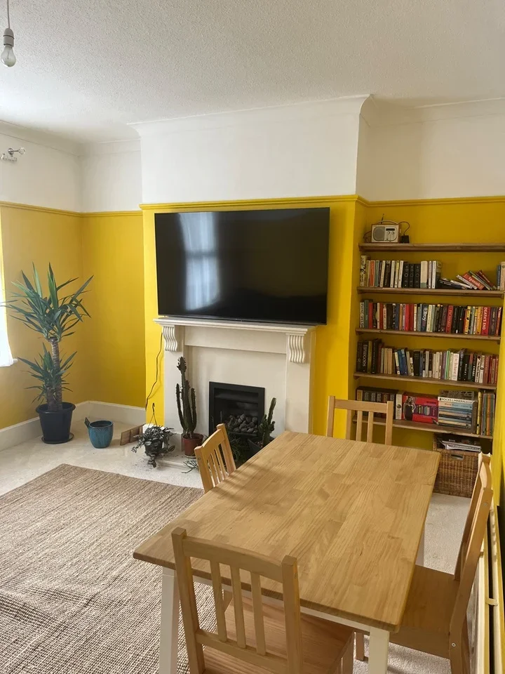 Room St James's Road in Greater London