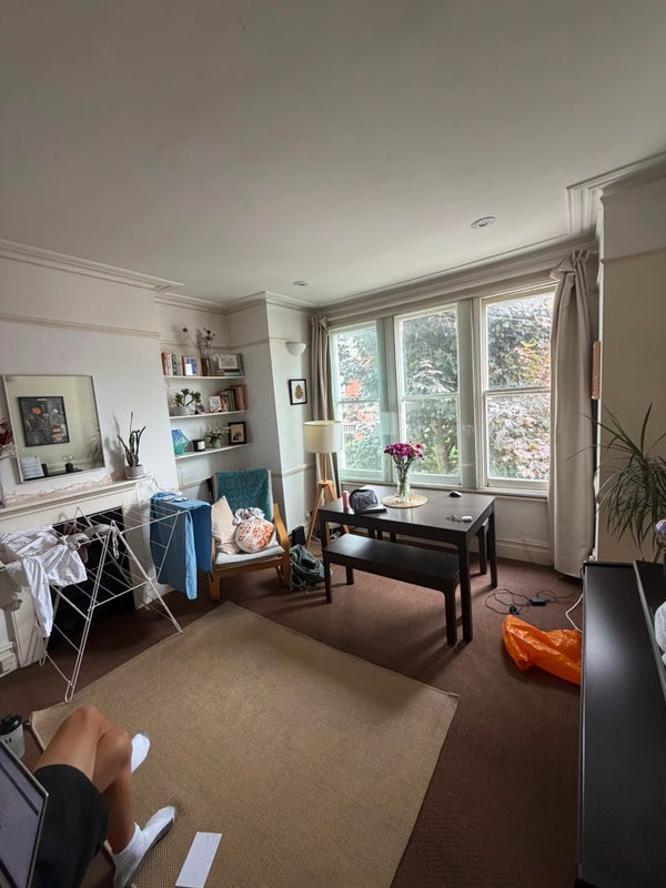 Room Lynn Road in Greater London
