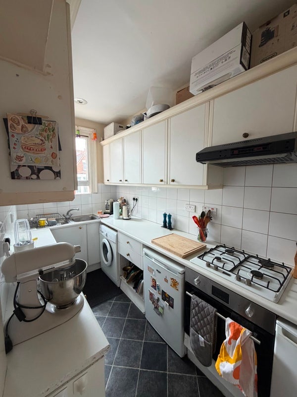 Room Lynn Road in Greater London