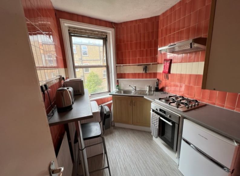 Room High Road in Greater London
