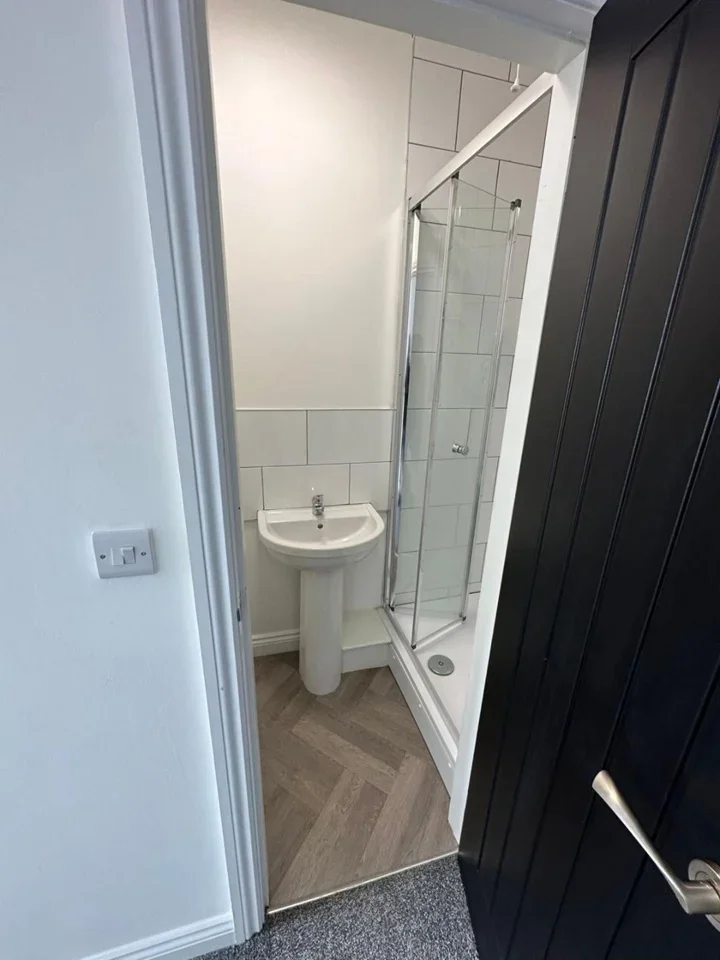 Room Manchester Road in Rochdale