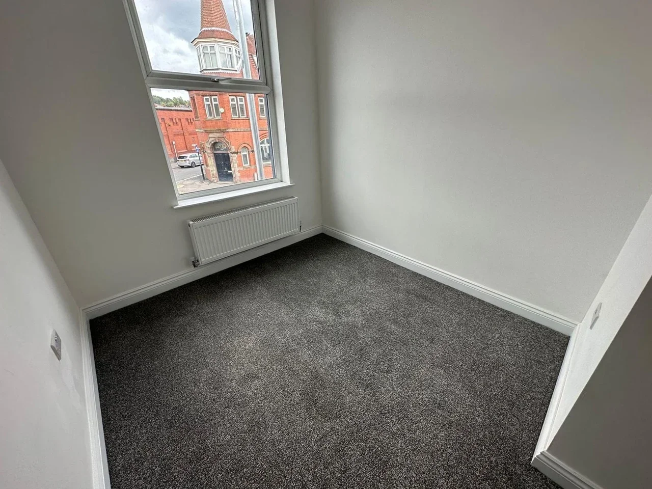 Room Manchester Road in Rochdale