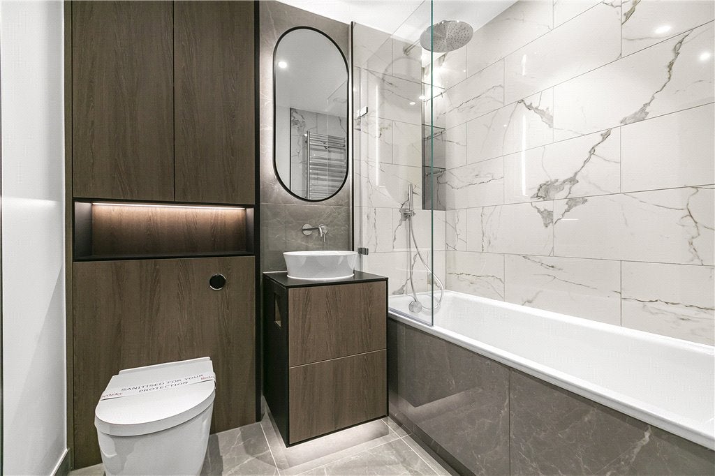 Flat Parkside Place in Borough of Spelthorne