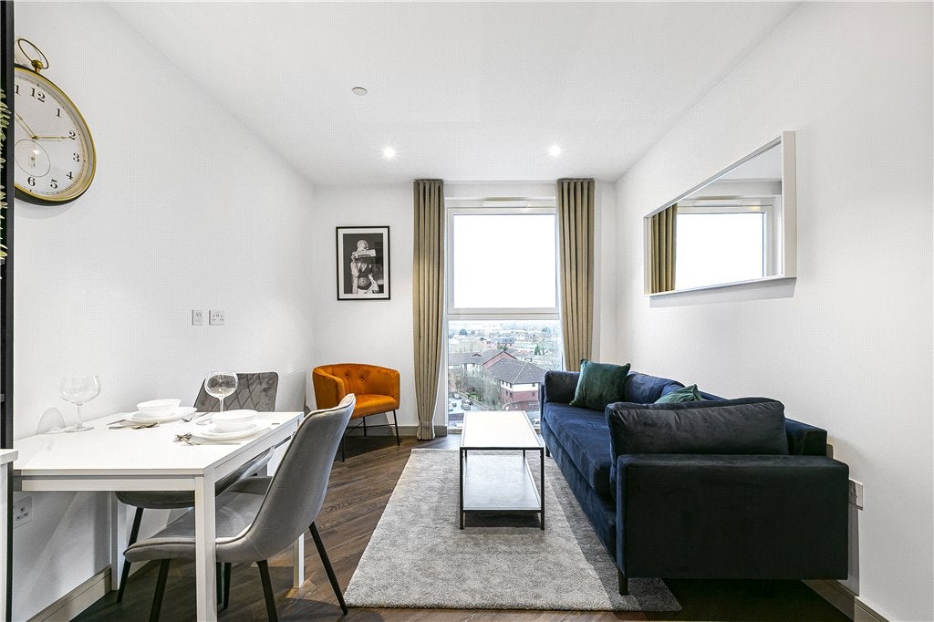 Flat Parkside Place in Borough of Spelthorne