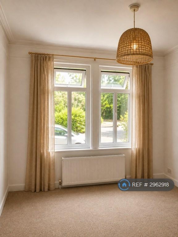 Flat Holdenhurst Road in Bournemouth