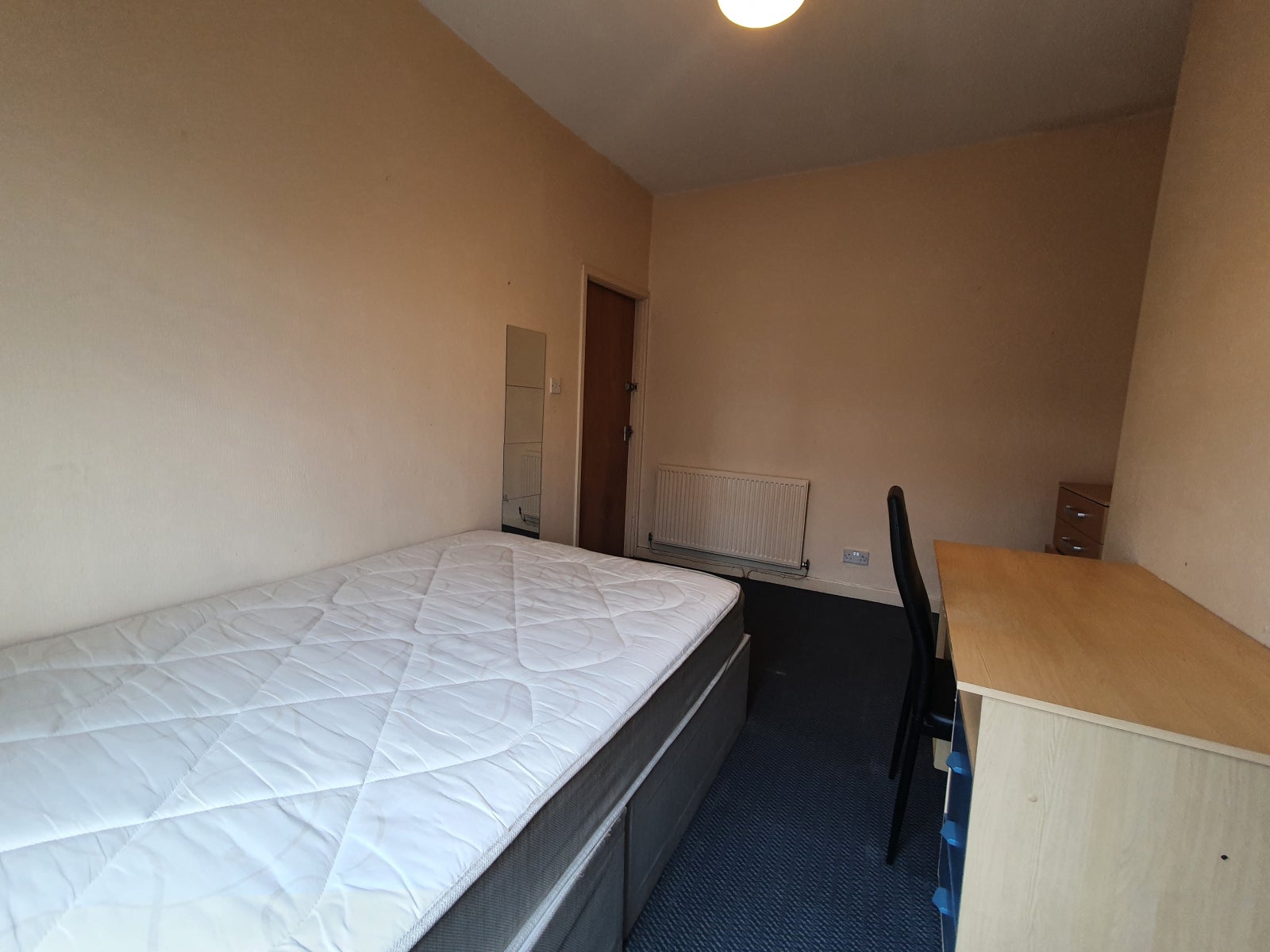 Flat Woodville Road in Cardiff