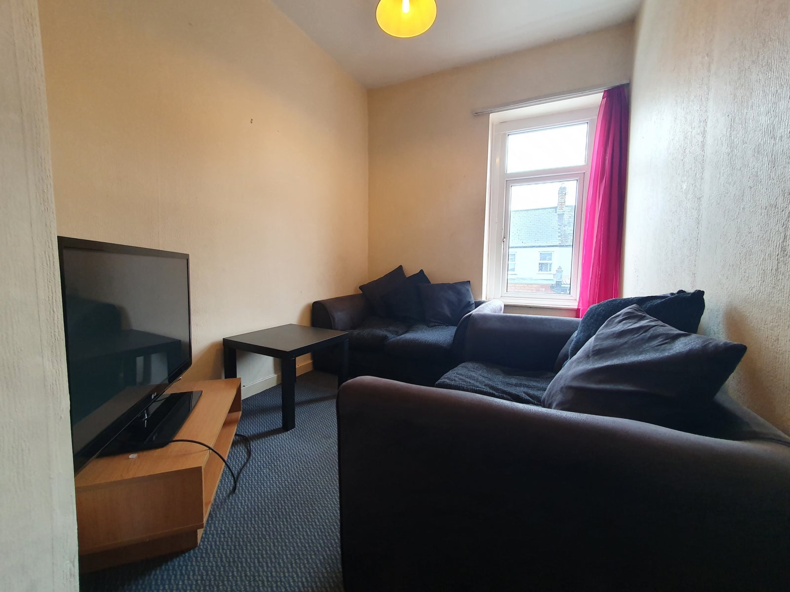 Flat Woodville Road in Cardiff