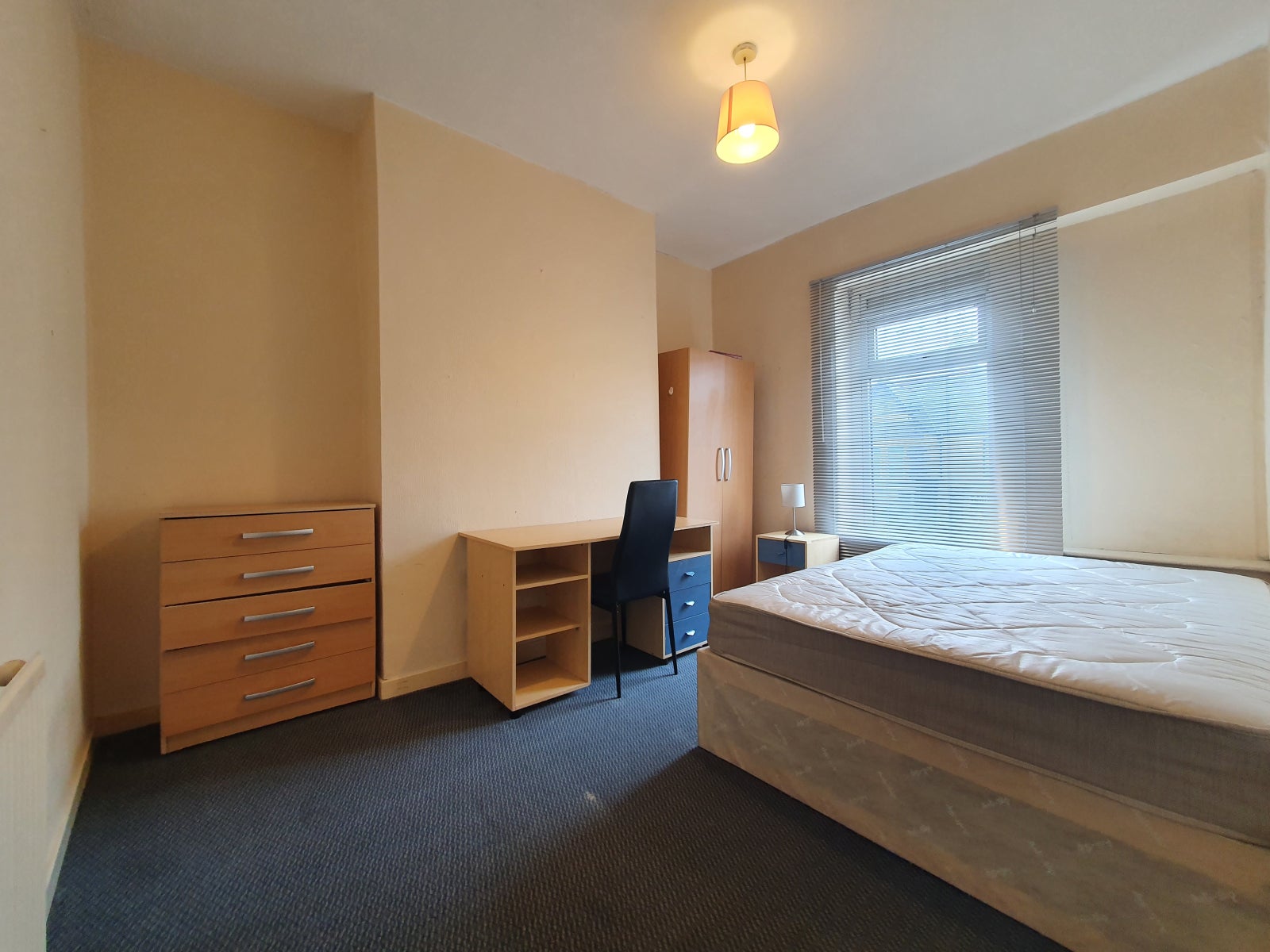 Flat Woodville Road in Cardiff