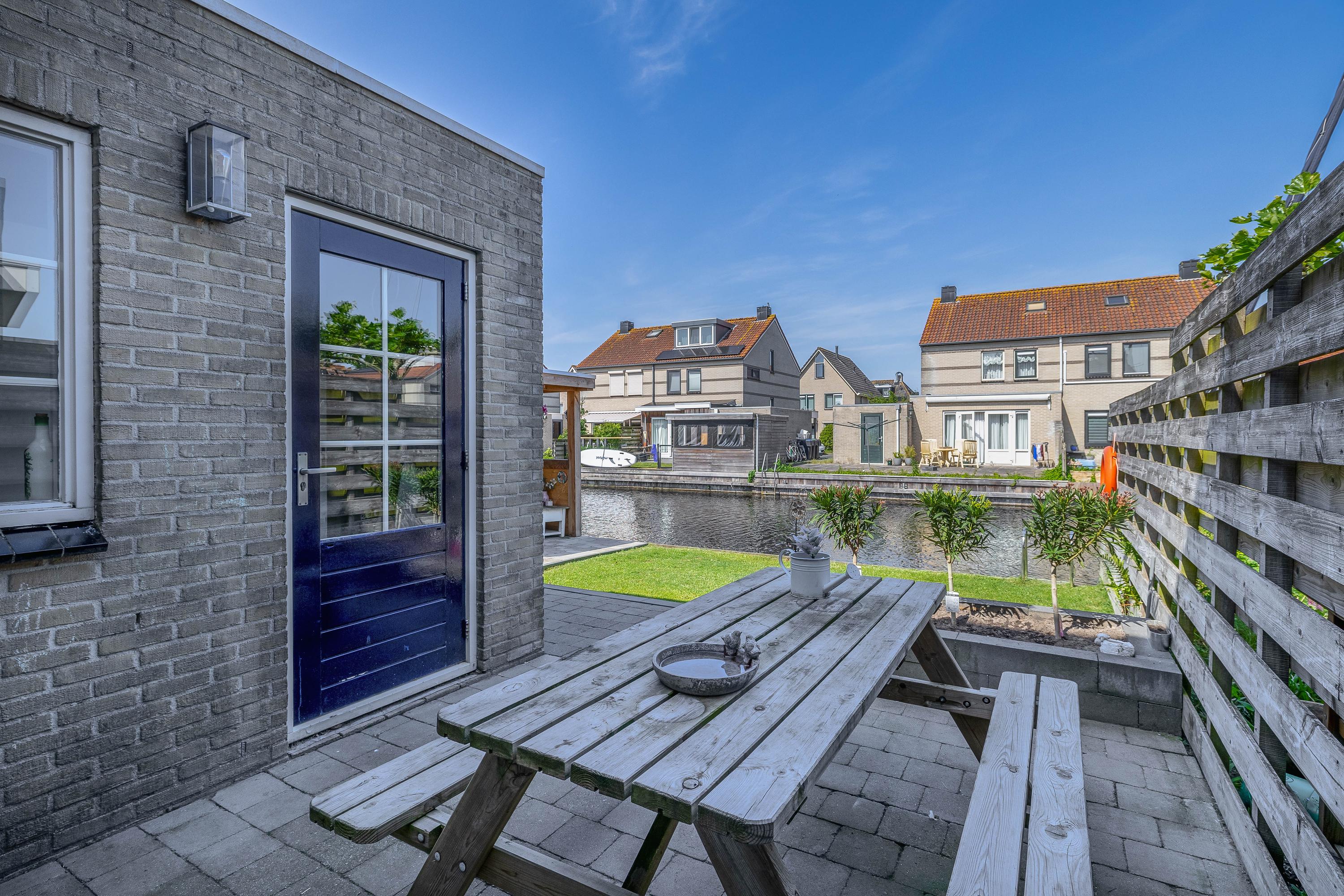 Twee-onder-één-kap te koop: Steenloper 13, Lemmer