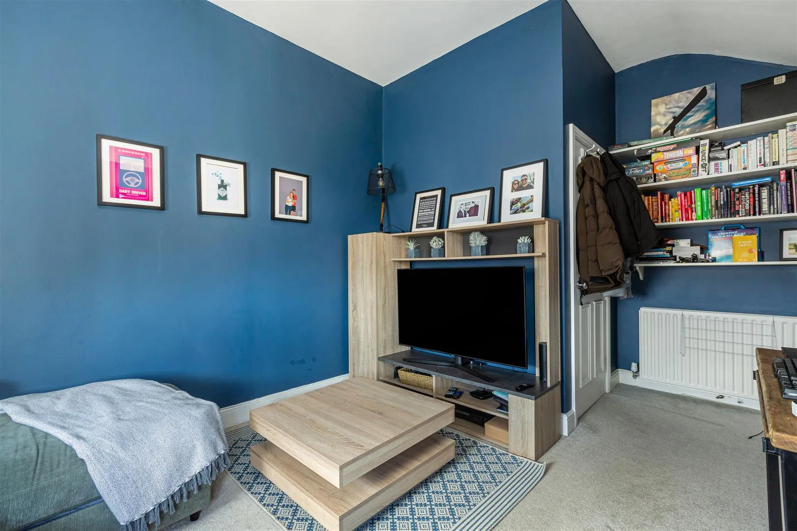 Flat Sheen Lane in Greater London