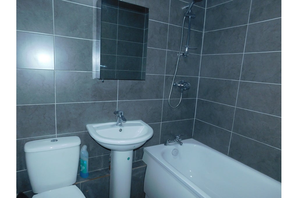 Flat Sydenham Road in Greater London