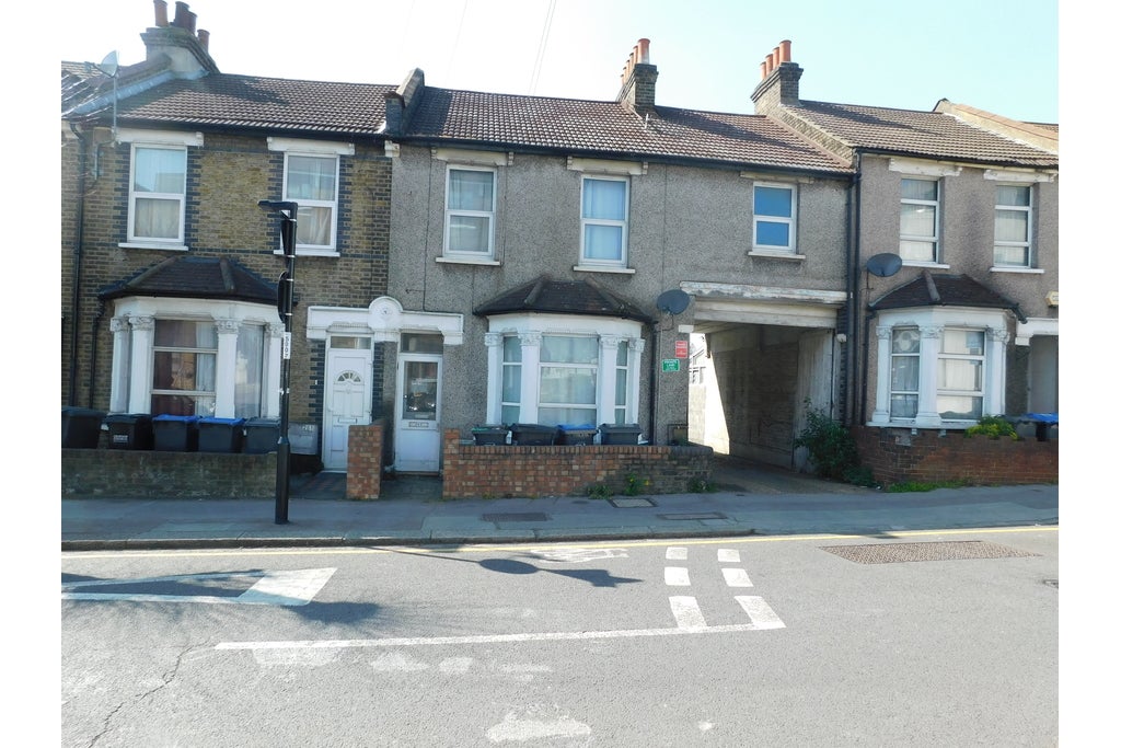 Flat Sydenham Road in Greater London