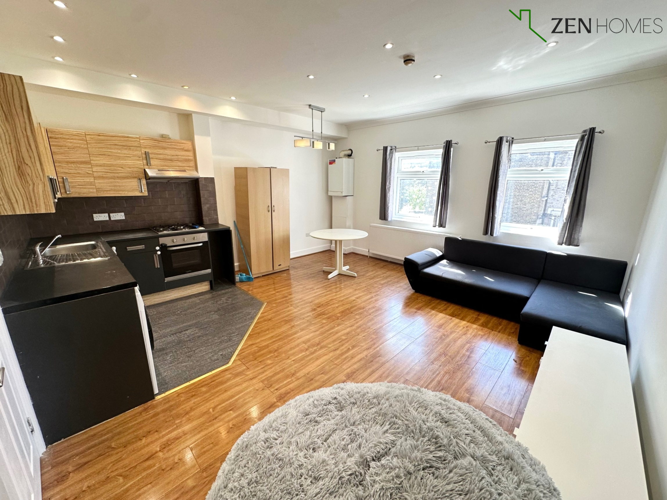 Flat Ruskin Road in Greater London
