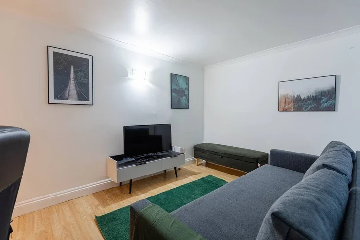 Flat Sussex Gardens in City of Westminster