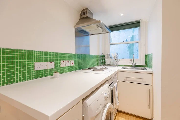Flat Sussex Gardens in City of Westminster