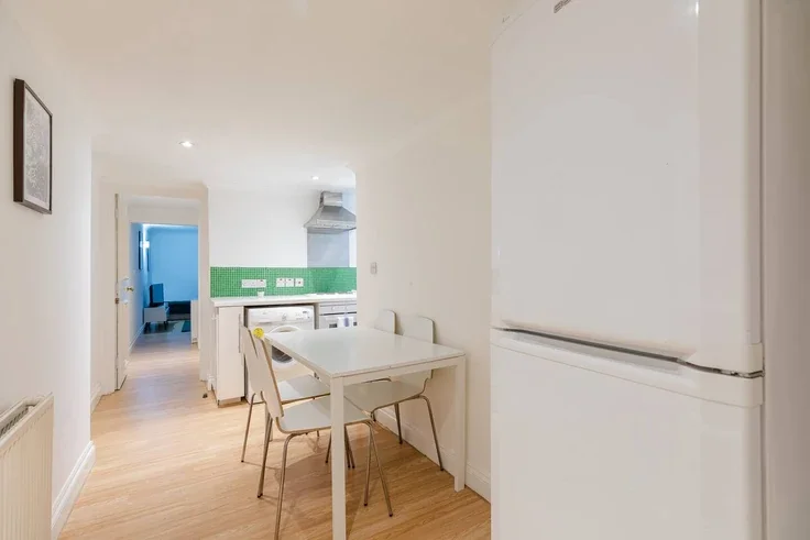 Flat Sussex Gardens in City of Westminster