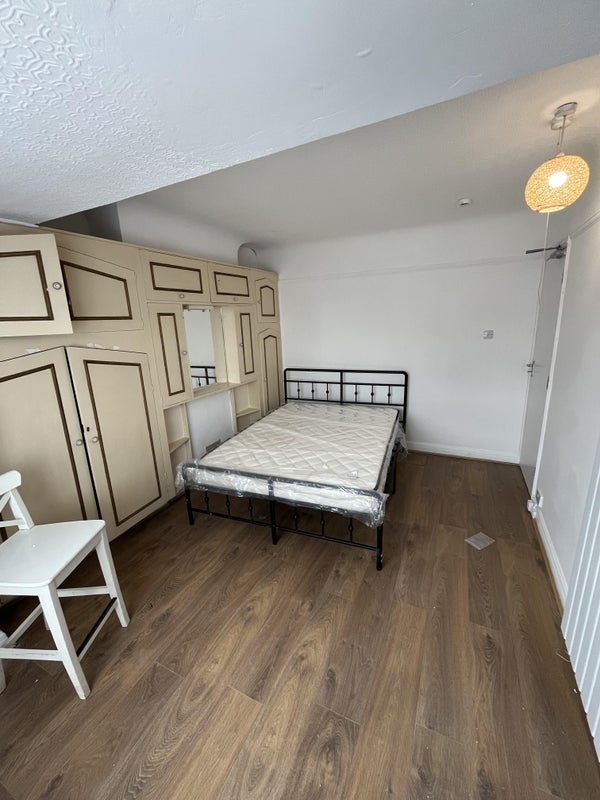 Room Radcliffe Road in Greater London