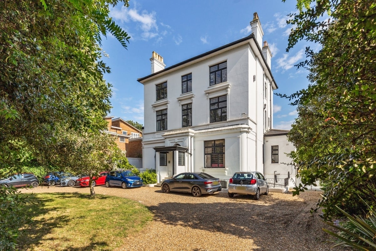 Flat West Hill in Greater London