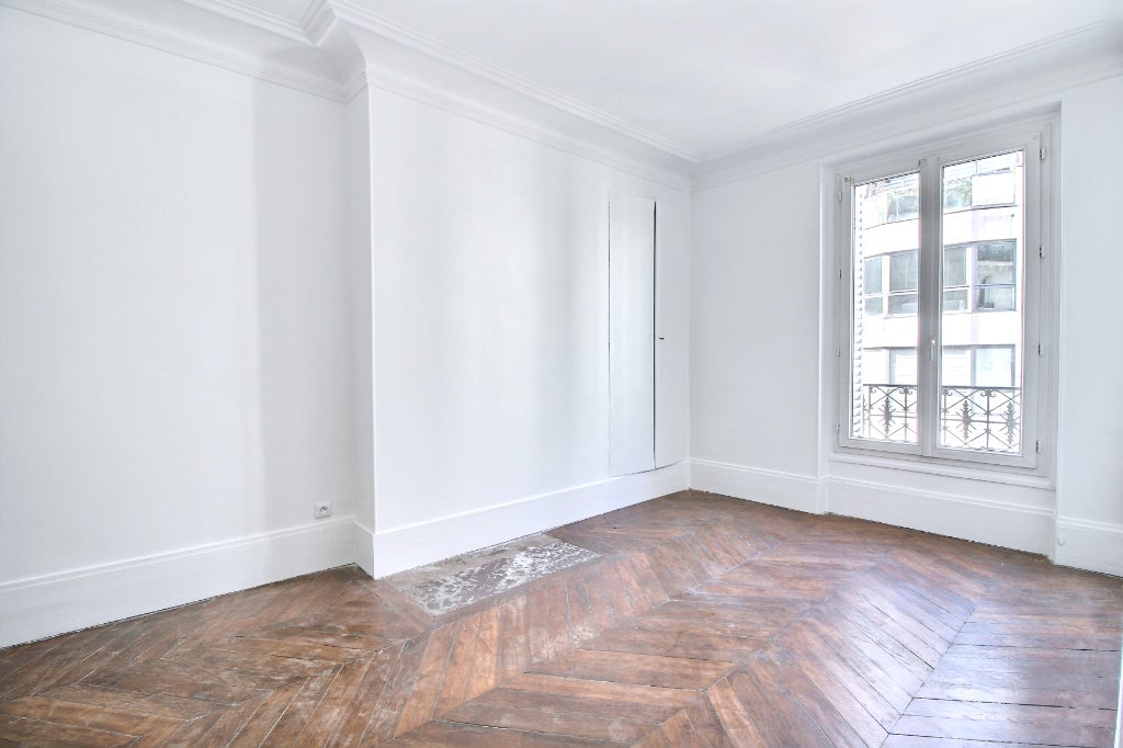 Flat Rue de la Croix Nivert in Paris