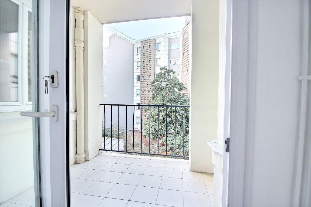 Flat Rue de la Croix Nivert in Paris