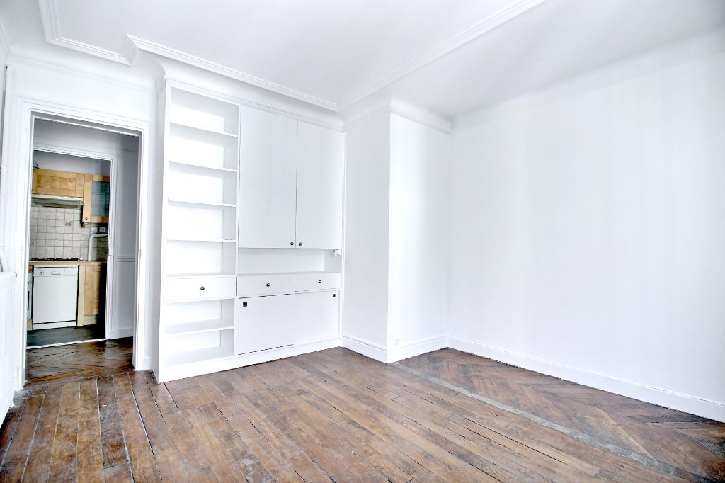 Flat Rue de la Croix Nivert in Paris