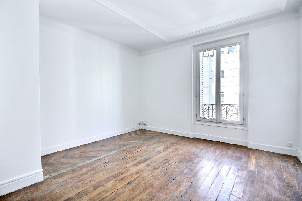 Flat Rue de la Croix Nivert in Paris