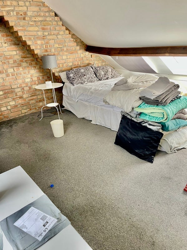 Room Combemartin Road in Greater London