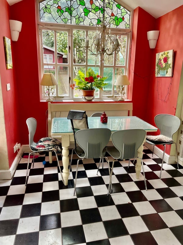 Room Combemartin Road in Greater London