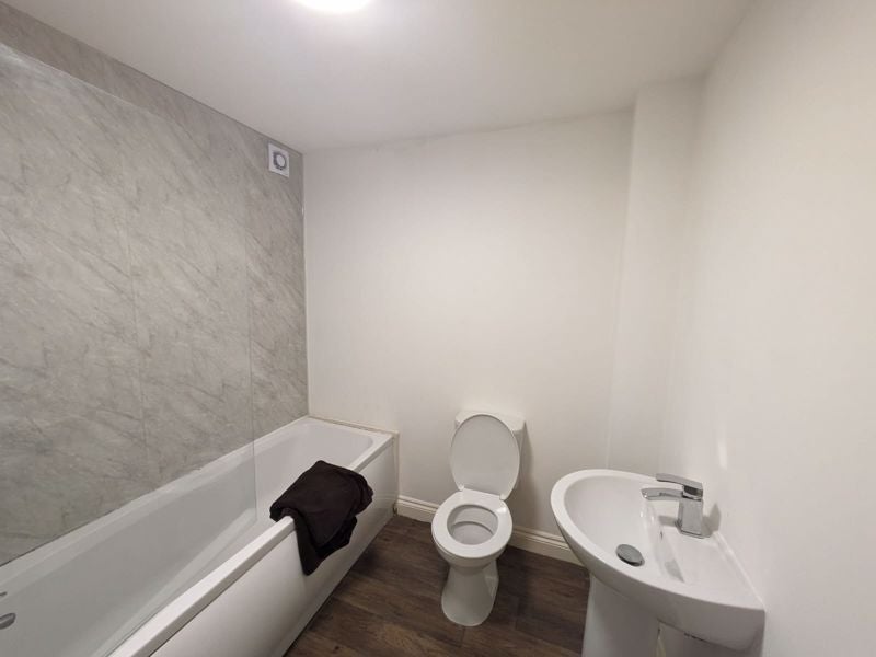 Flat Hendal Lane in Wakefield