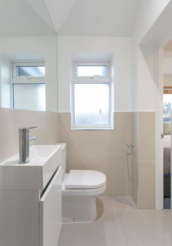 Room Western Avenue in Greater London
