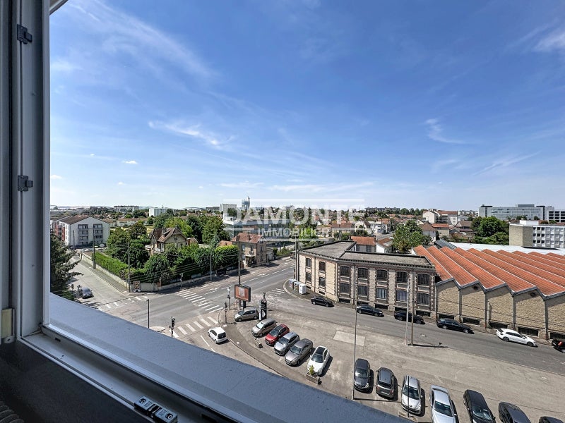 Flat Boulevard de Dijon in Saint-Julien-les-Villas