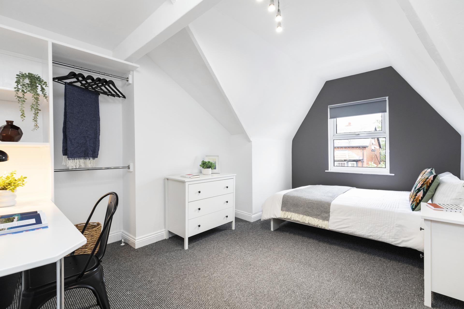 Room Estcourt Avenue in Leeds