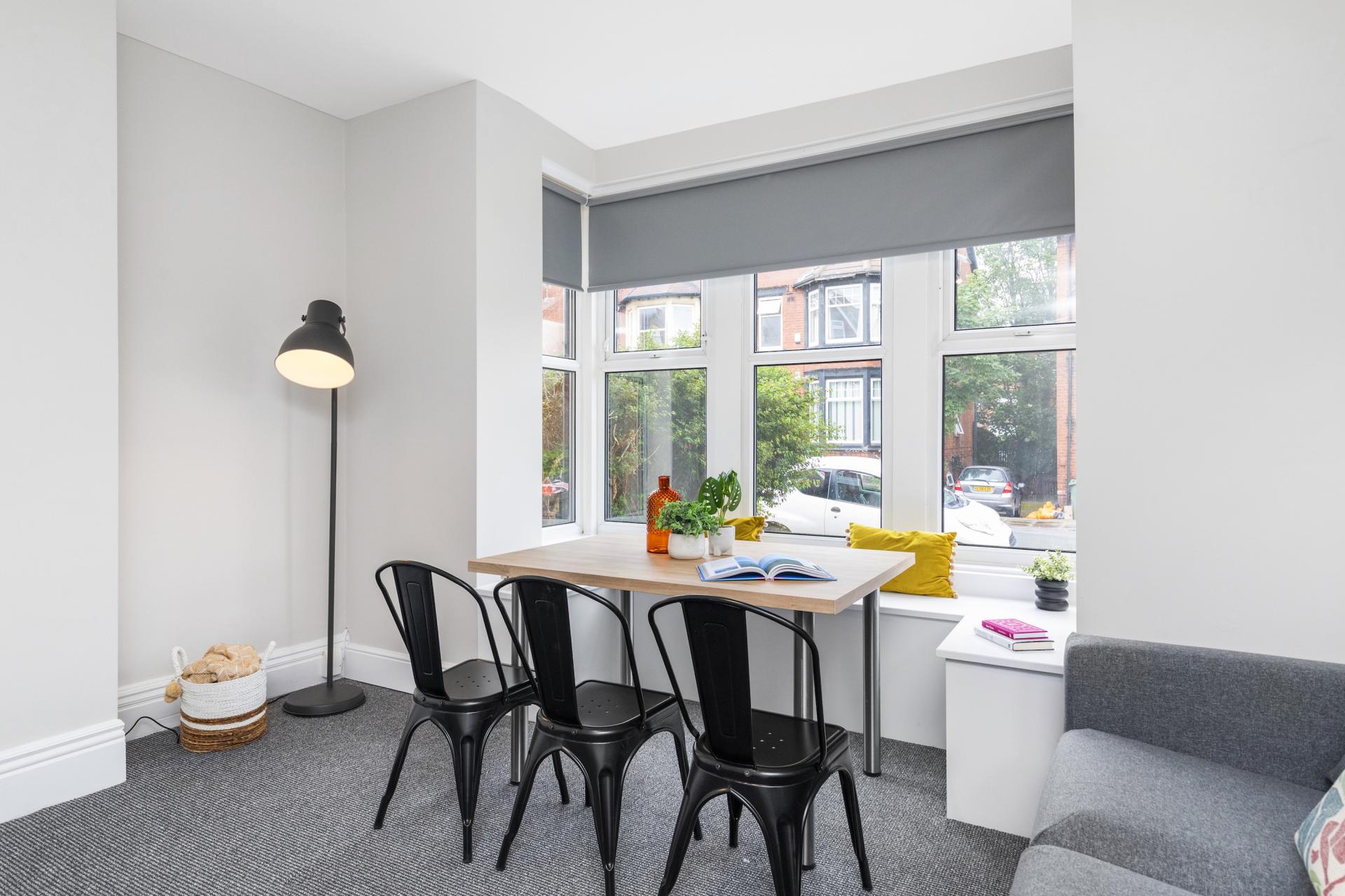 Room Estcourt Avenue in Leeds