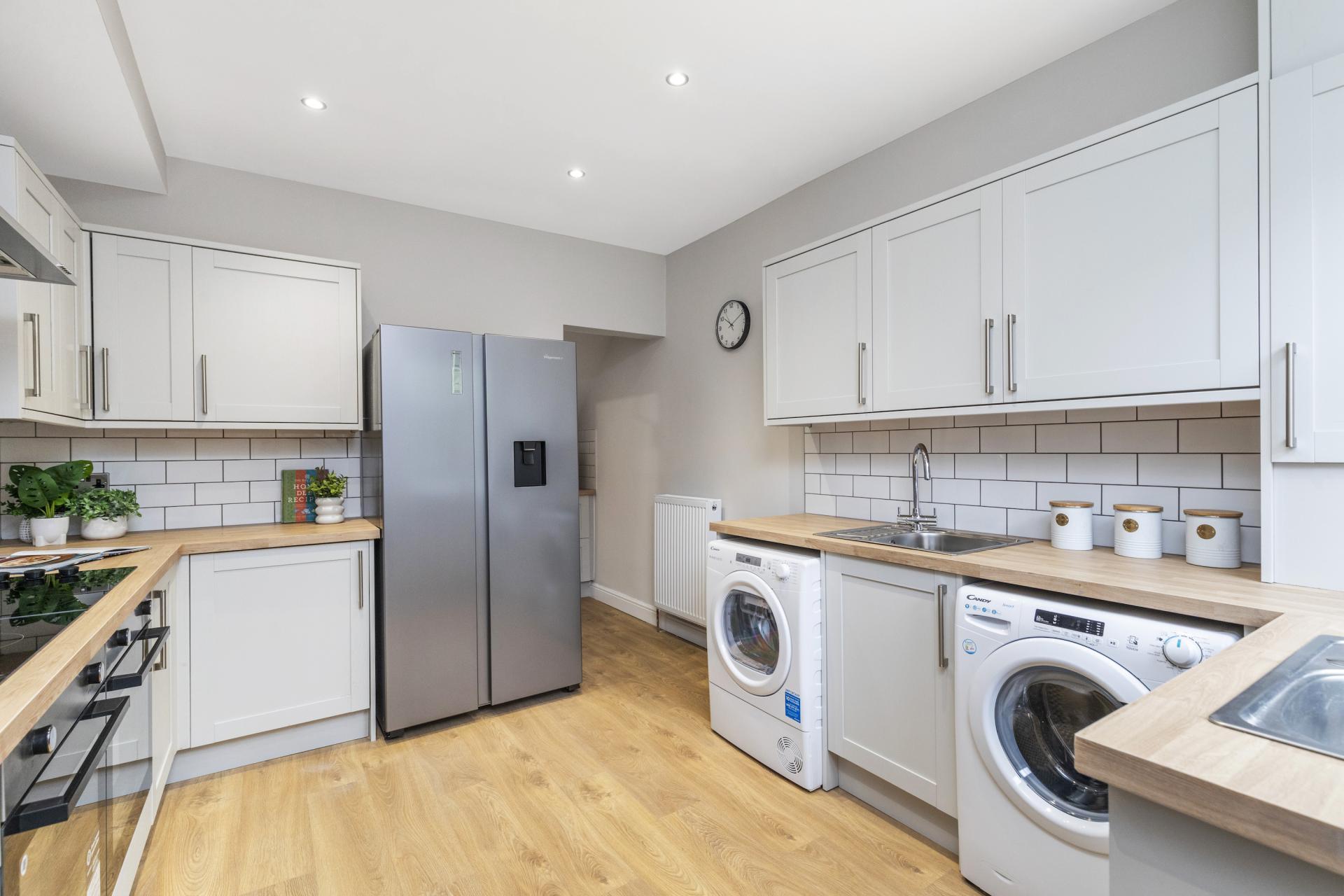 Room Estcourt Avenue in Leeds