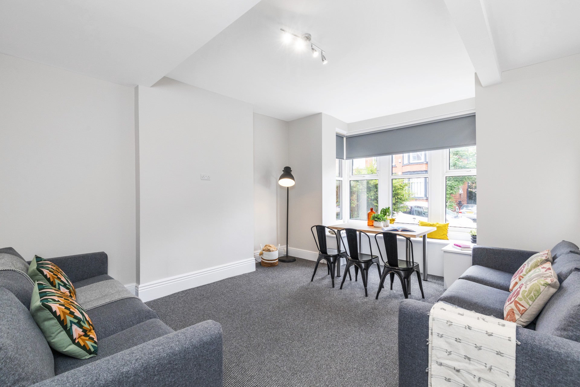 Flat Estcourt Avenue in Leeds