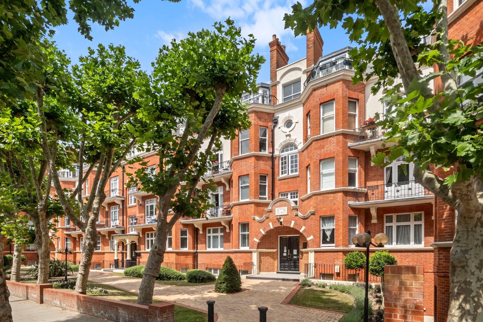 Flat Elgin Avenue in City of Westminster