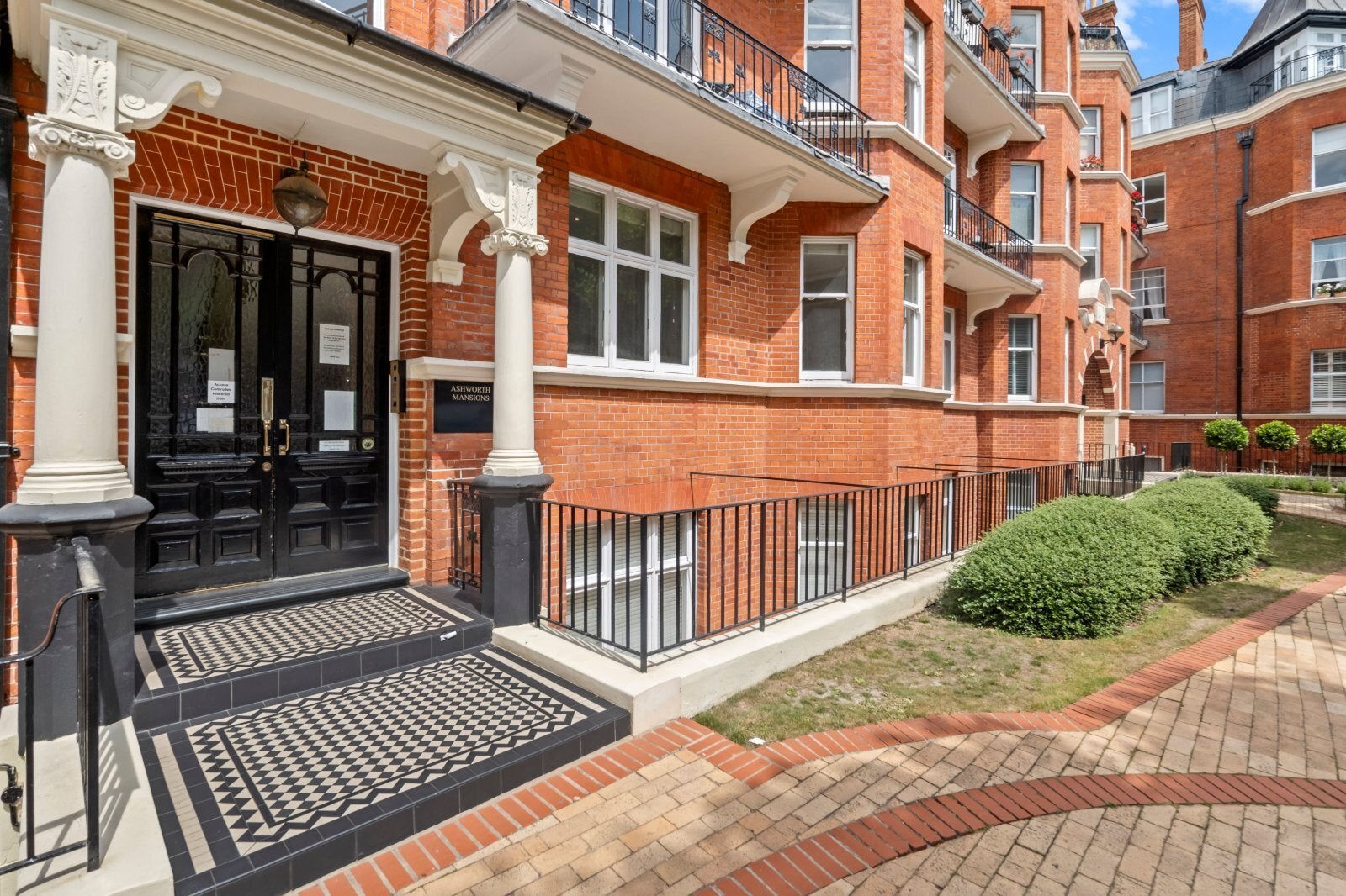 Flat Elgin Avenue in City of Westminster